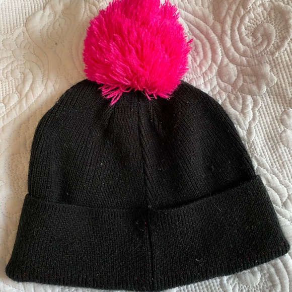 TNA Tuque - Picture 2 of 2